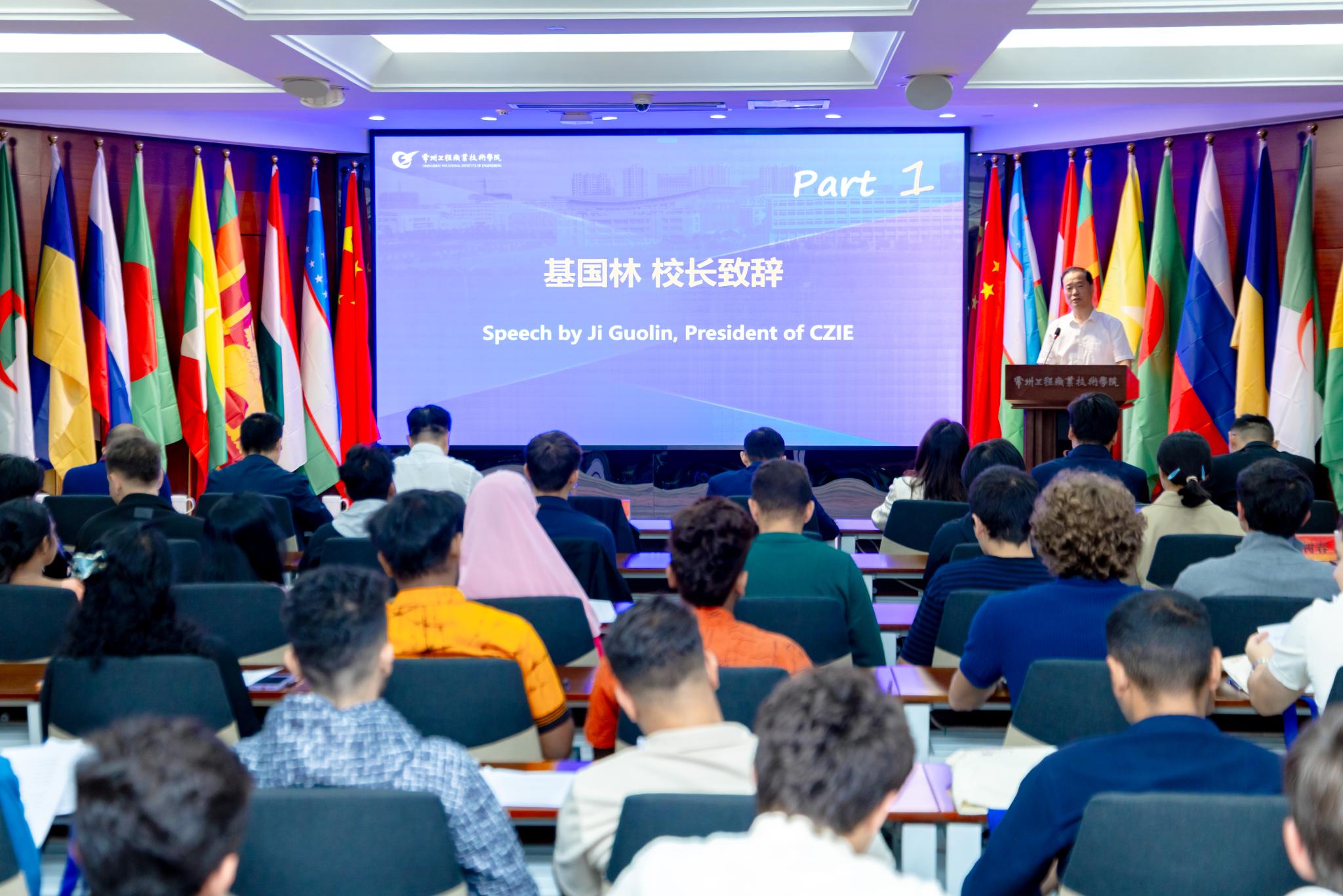 bw西汉姆联中文举行2026级留学生开学典礼